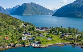 Dragsvik Fjordhotel (Adults Only)