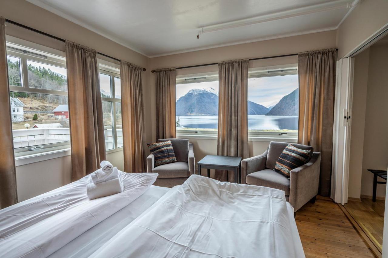Dragsvik Fjordhotel (Adults Only) Балестранд Экстерьер фото