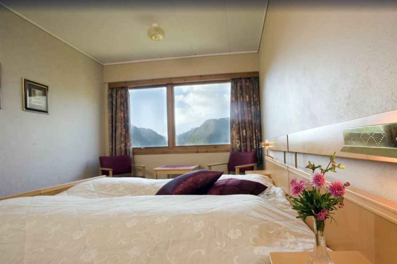 Dragsvik Fjordhotel (Adults Only) Балестранд Экстерьер фото